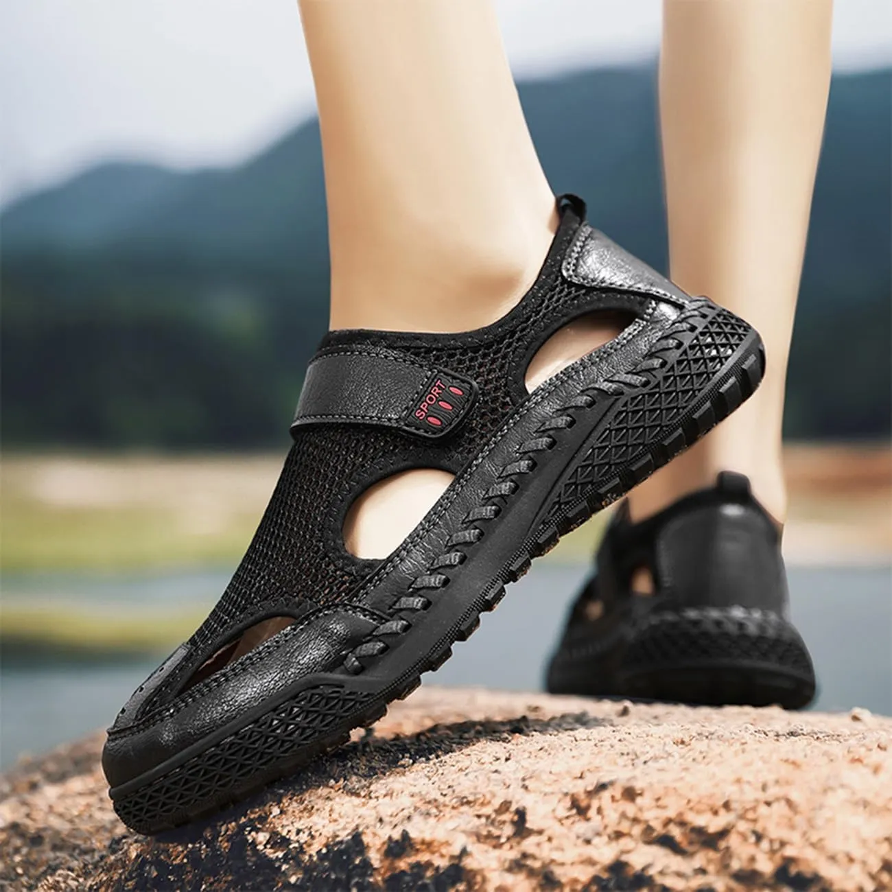 Breathable Men's Leather Hiking Sandals Closed-Toe Outdoor Water Shoes Beach Casual Summer Footwear