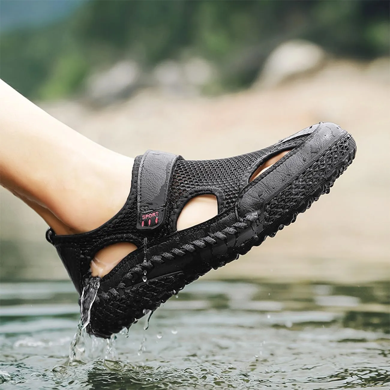 Breathable Men's Leather Hiking Sandals Closed-Toe Outdoor Water Shoes Beach Casual Summer Footwear