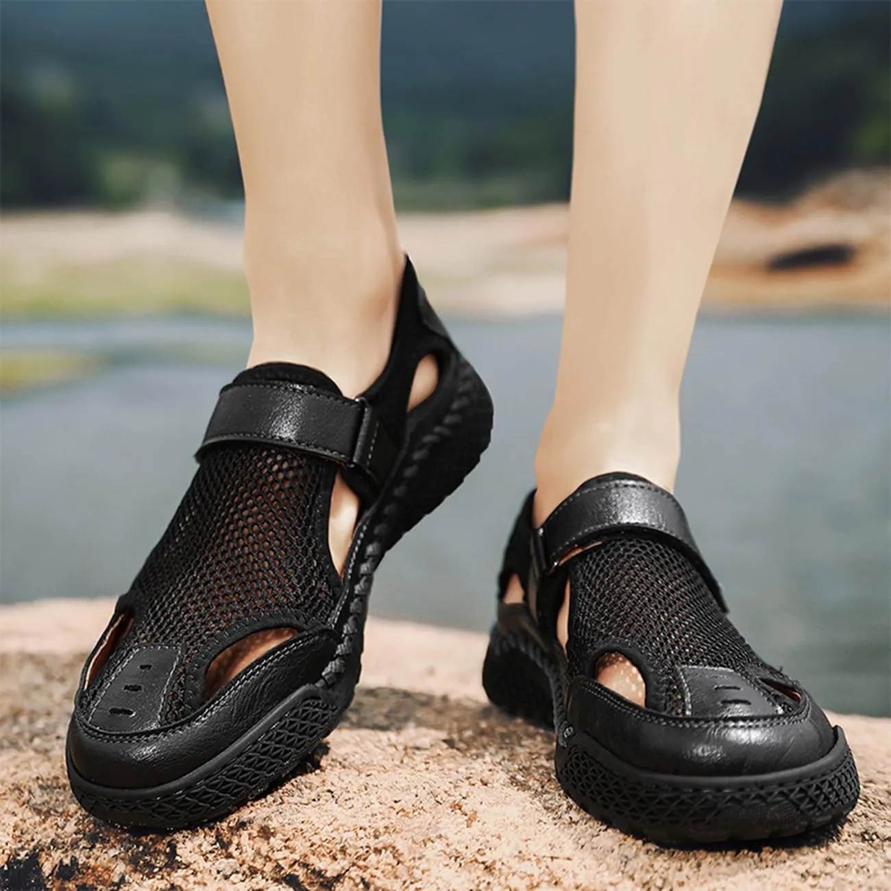 Breathable Men's Leather Hiking Sandals Closed-Toe Outdoor Water Shoes Beach Casual Summer Footwear