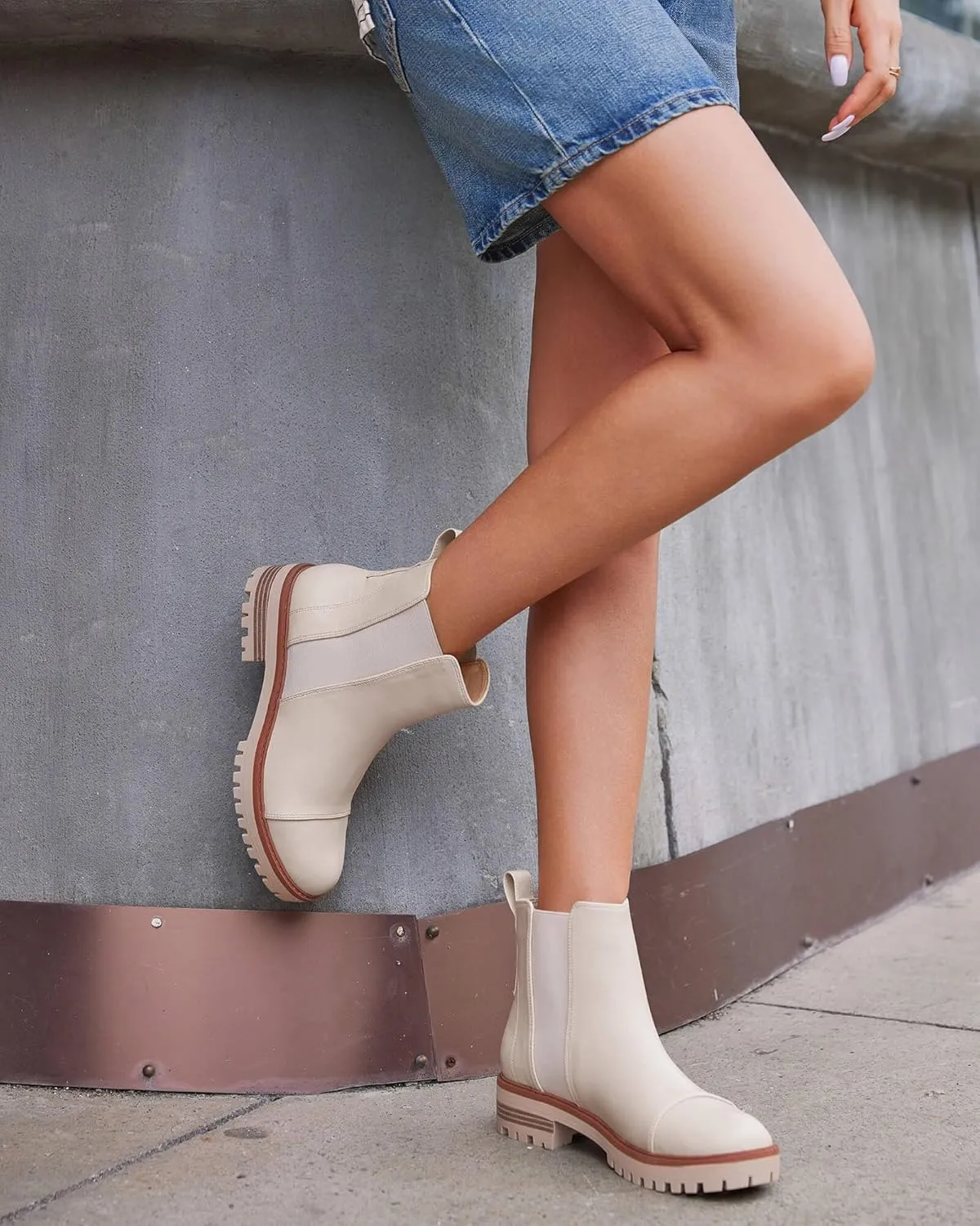 Coutgo Womens Chelsea Ankle Boots Lug Sole Low Stacked Heel Booties Winter Platform Shoes