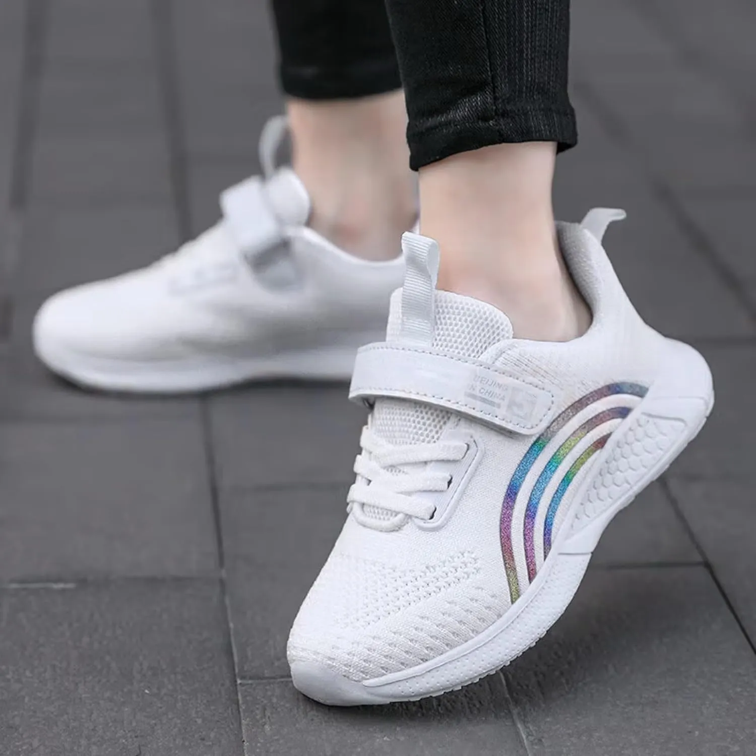 Girls Running Shoes Lightweight Kids Shoes Non-Slip White Sneakers Comfortable Athletic Shoes for School Sports Breathable Running Sneakers Little Big Size